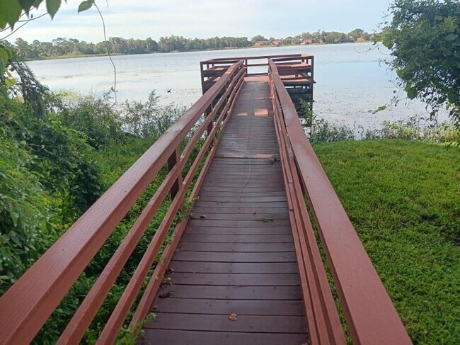 Building Photo - Spacious 3 Bedroom's, 2.5 bath condo in Lakeview Village.