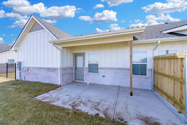 Building Photo - *Beautiful New Duplexes in Goddard School ...