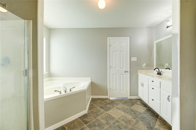 Building Photo - 6815 Dolan Bluff Ln