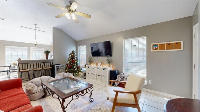 Building Photo - 806 Azalea Ct