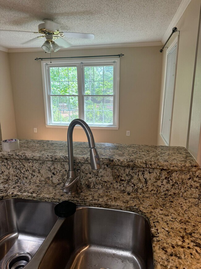 Building Photo - 7024 Somerset Cir