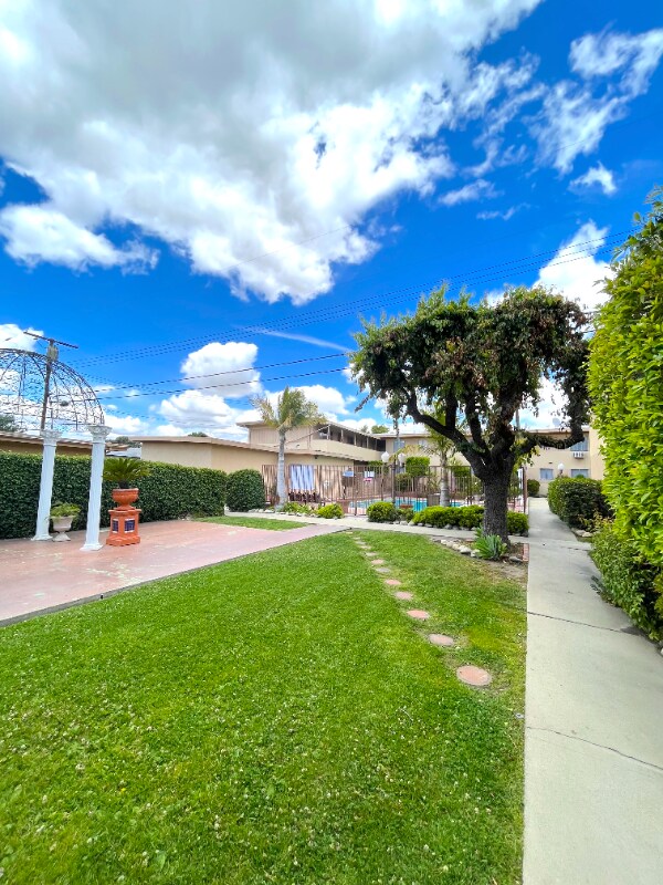 Building Photo - 513 W G St