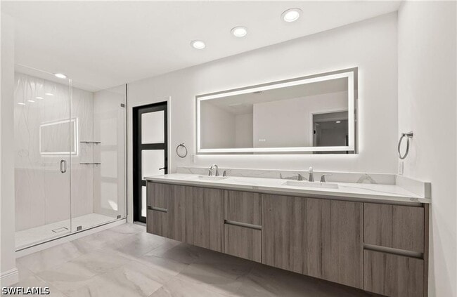 Building Photo - 2307 Queens Way