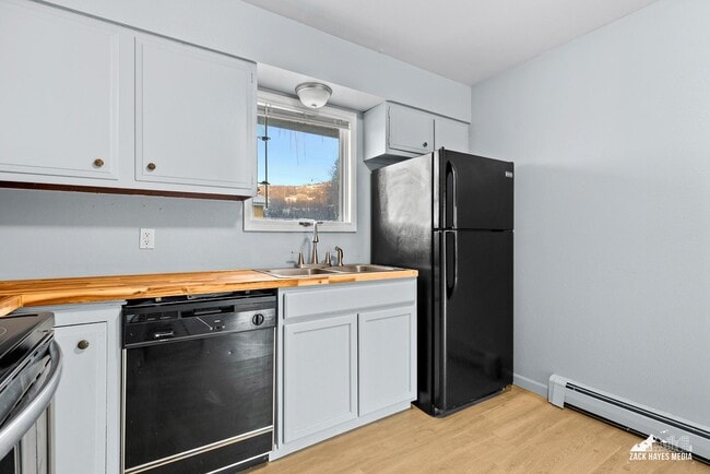 Building Photo - 19033 Whirlaway Rd