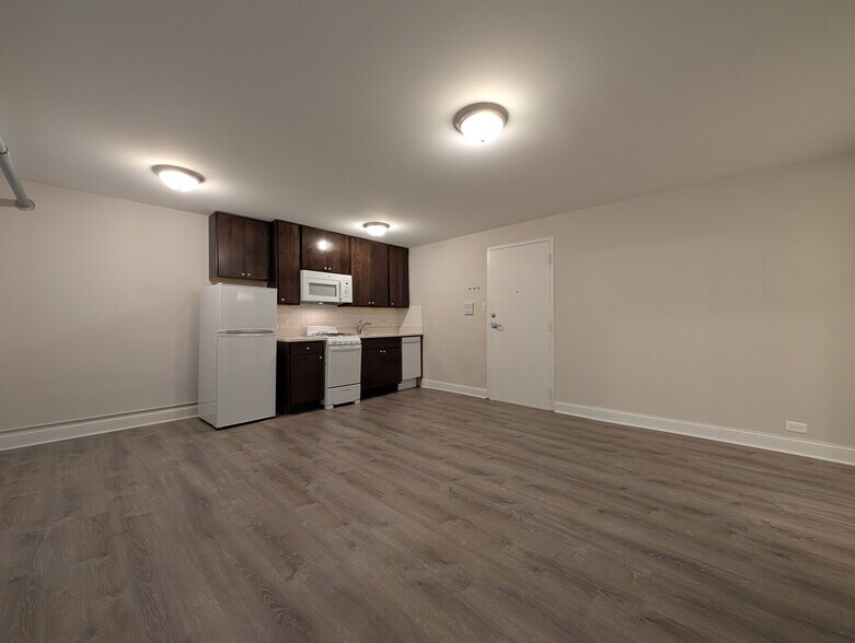 Building Photo - 5425 N Kenmore Ave