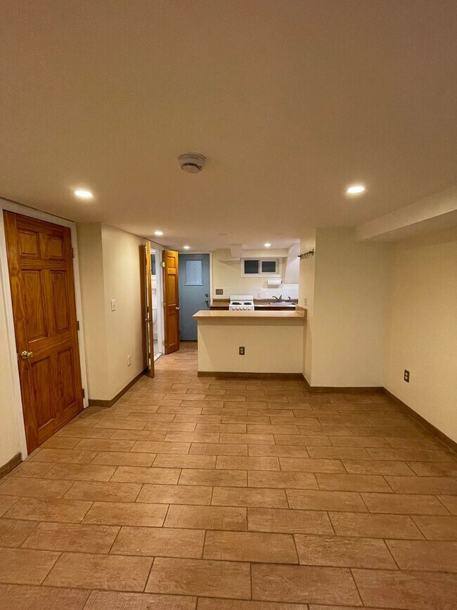 Building Photo - Charming 1928 Row Home for Rent with Modern Amenities — 3 Bedroom 2 Full Bath w/ 2 Half Baths, 2 ...