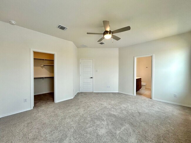 Building Photo - Spacious & Updated 4/BR 3/5/BA Home with M...