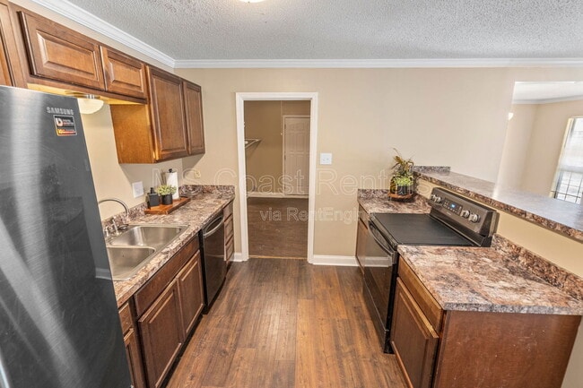 Building Photo - 583 Neal Dr