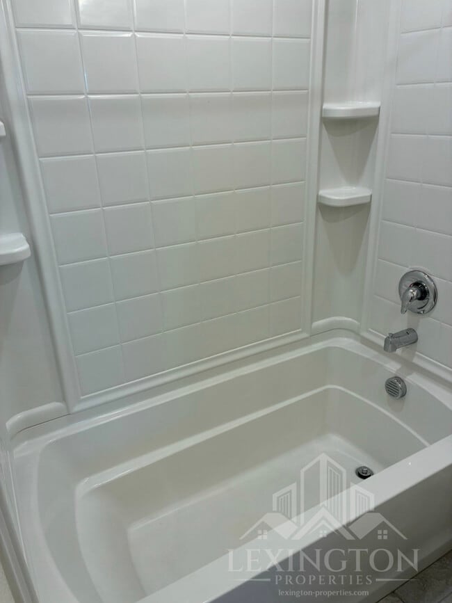Building Photo - Elegant, 3BD/2.5BA, Sacramento Home in Nat...