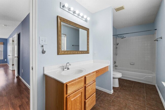Building Photo - 1704 Matagorda Dr