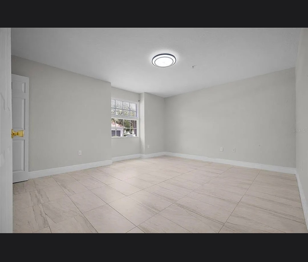 Building Photo - 13929 Fairway Island Dr