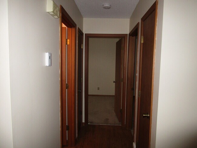 Building Photo - New Listing in Albion!!!