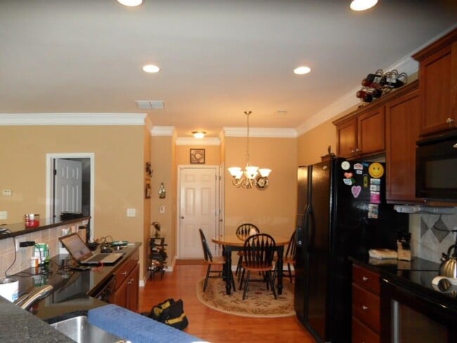 Building Photo - 5040 Hastings Terrace