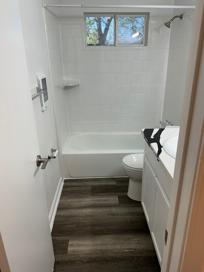 Building Photo - 8818 Ilona Ln