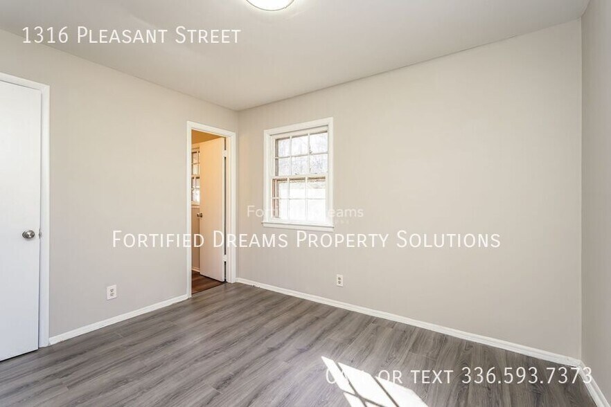 Building Photo - 1316 Pleasant St