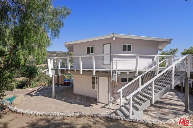 Building Photo - 1746 Deerhill Trail