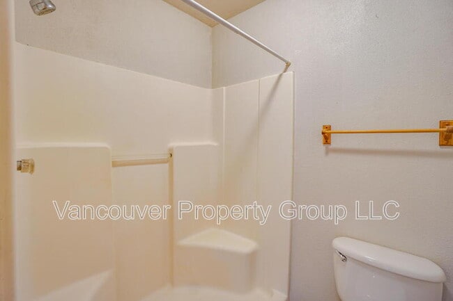 Building Photo - 6416 NE 163rd Ave