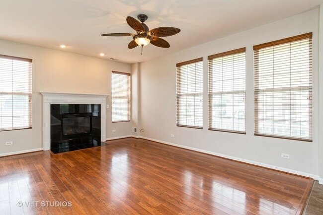 Building Photo - 1028 Heron Cir