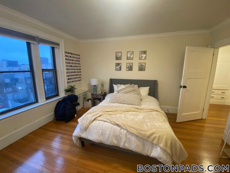 Building Photo - 448 Park Dr