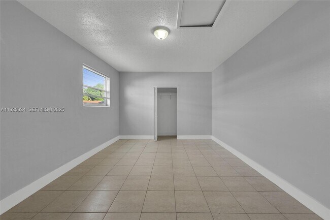 Building Photo - 2641 NW 44th Ave