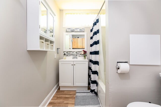 Building Photo - 1122 Emerson Ave