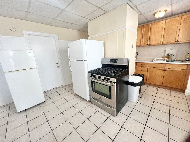 Building Photo - 85 Vinton St