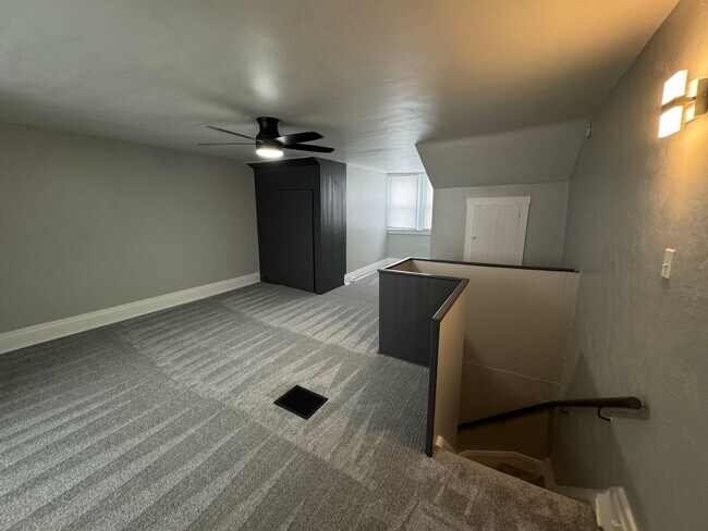 Building Photo - Available NOW! 3 Bed 2 Full Bath Townhome ...