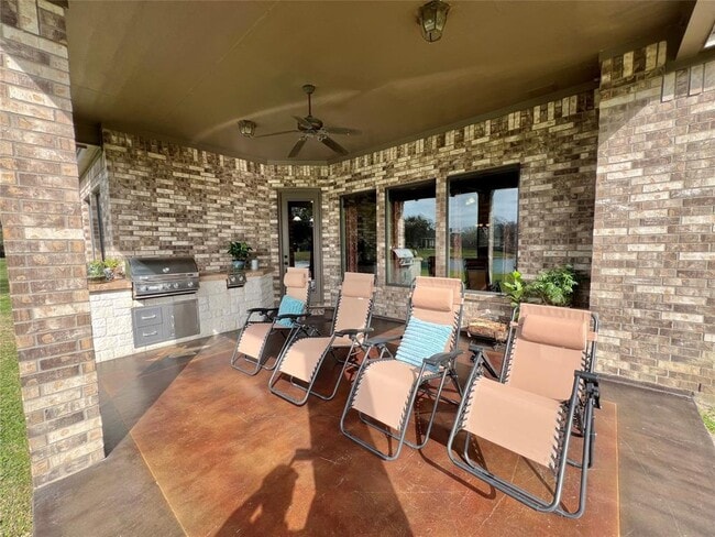 Building Photo - 1017 Southern Oaks Dr