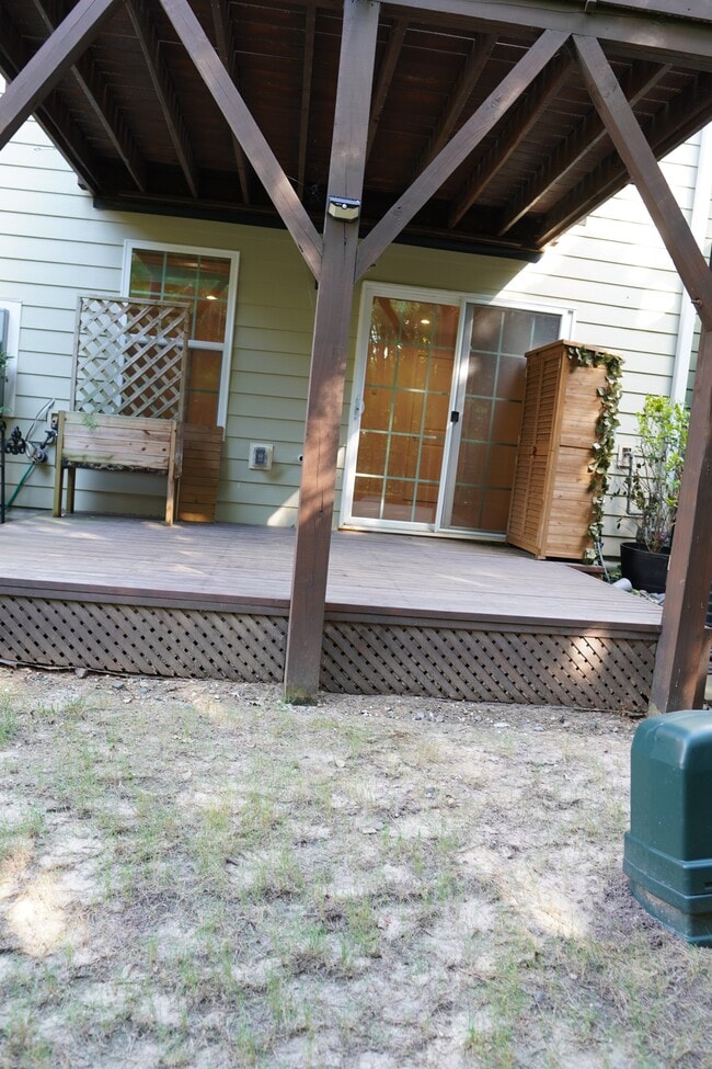 Building Photo - 417 Cross Country Way