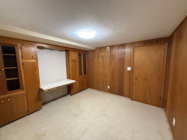 Building Photo - Charming 4-Bedroom Ranch Near Downtown Littleton!!