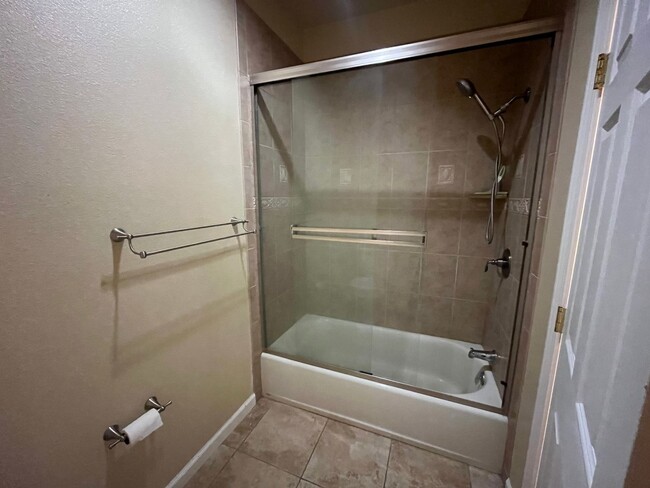 Building Photo - Upgraded and Beautiful Spacious 4 Bedroom ...