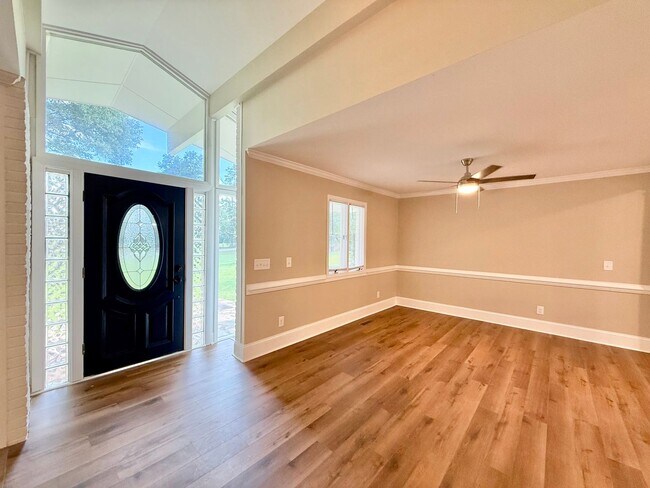 Building Photo - Newly Remodeled Ranch-Style 4BD, 3.5BA Ral...
