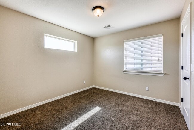 Building Photo - 5525 Valley Cedar Dr