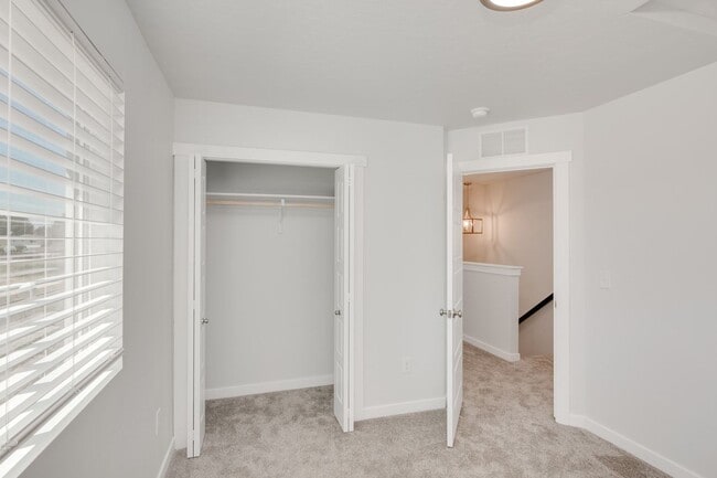 Building Photo - 2 Bedroom Cottage Now Available!