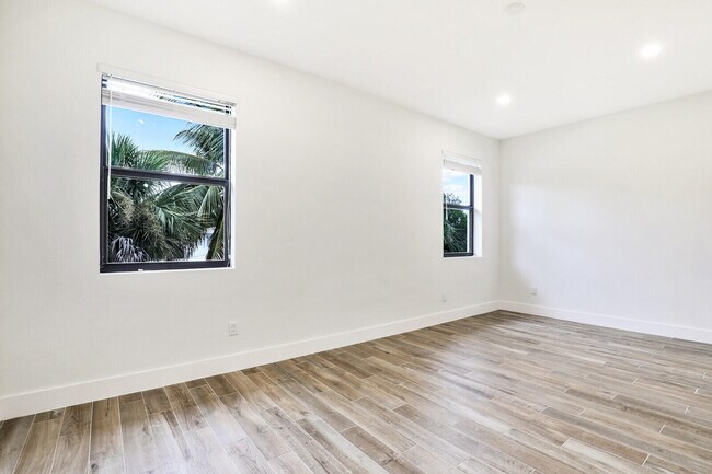 Building Photo - 395 Bella Sol Way