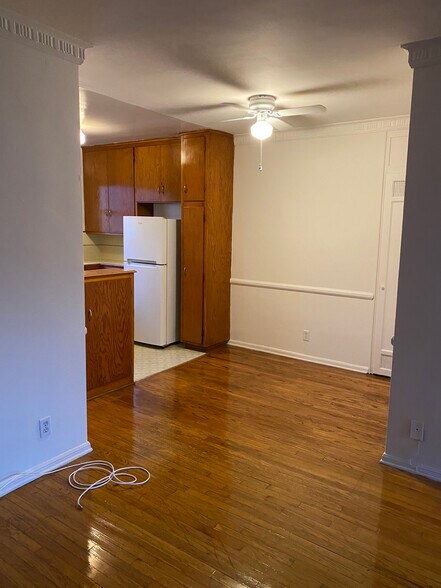 dining room - 1851 N Mariposa Ave