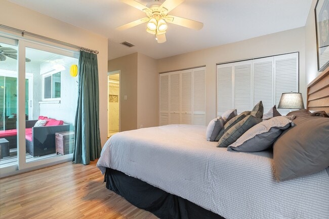 Building Photo - Conveniently located, furnished, 2 Bed, 2 ...