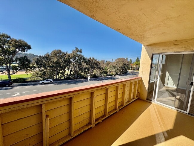 Building Photo - 6816 Hyde Park Dr