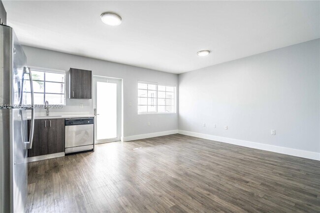 Building Photo - 331 85th St