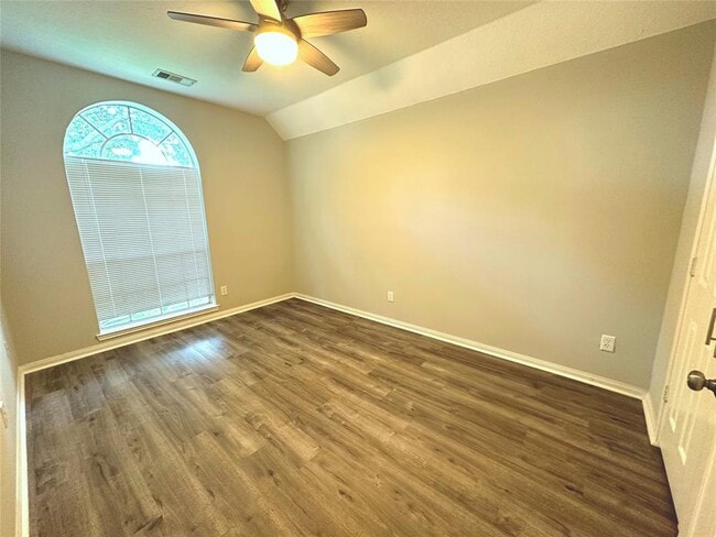 Building Photo - 806 Legend Spring Dr