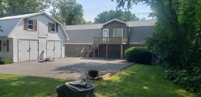 Building Photo - 4215 Valley Rd