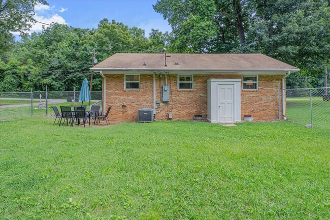 Building Photo - 210 Parthenia Dr