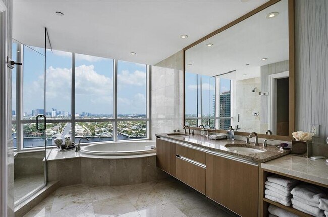 Building Photo - 1 N Fort Lauderdale Beach Blvd