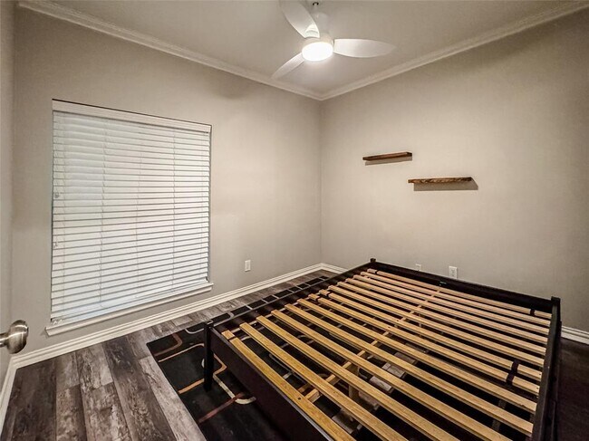 Building Photo - 921 Marine Dr