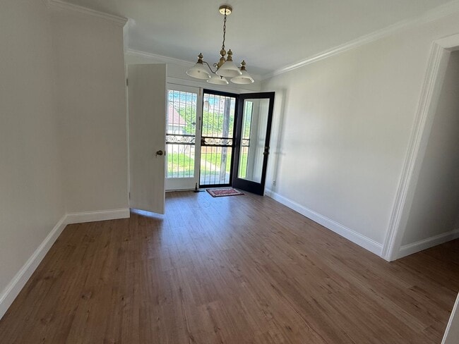 Building Photo - Prime Nashville Location with Comfort & Convenience