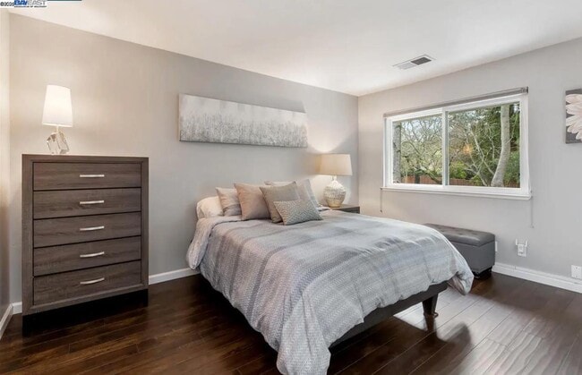 Building Photo - 1133 San Ramon Valley Blvd