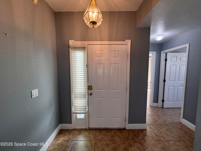 Building Photo - 2565 Ventura Cir