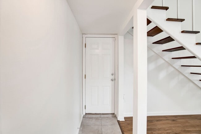 Building Photo - Freshly Renovated Townhome near Perdido Ba...