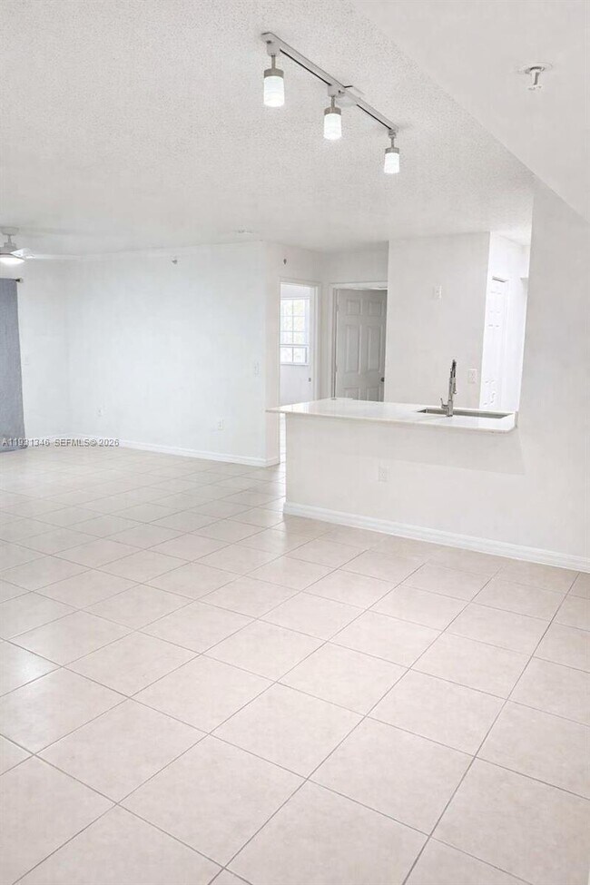 Building Photo - 2494 Centergate Dr