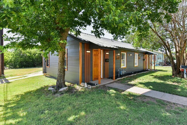 Building Photo - Affordable & Updated 1BR Home – Vacant Move-In Ready!